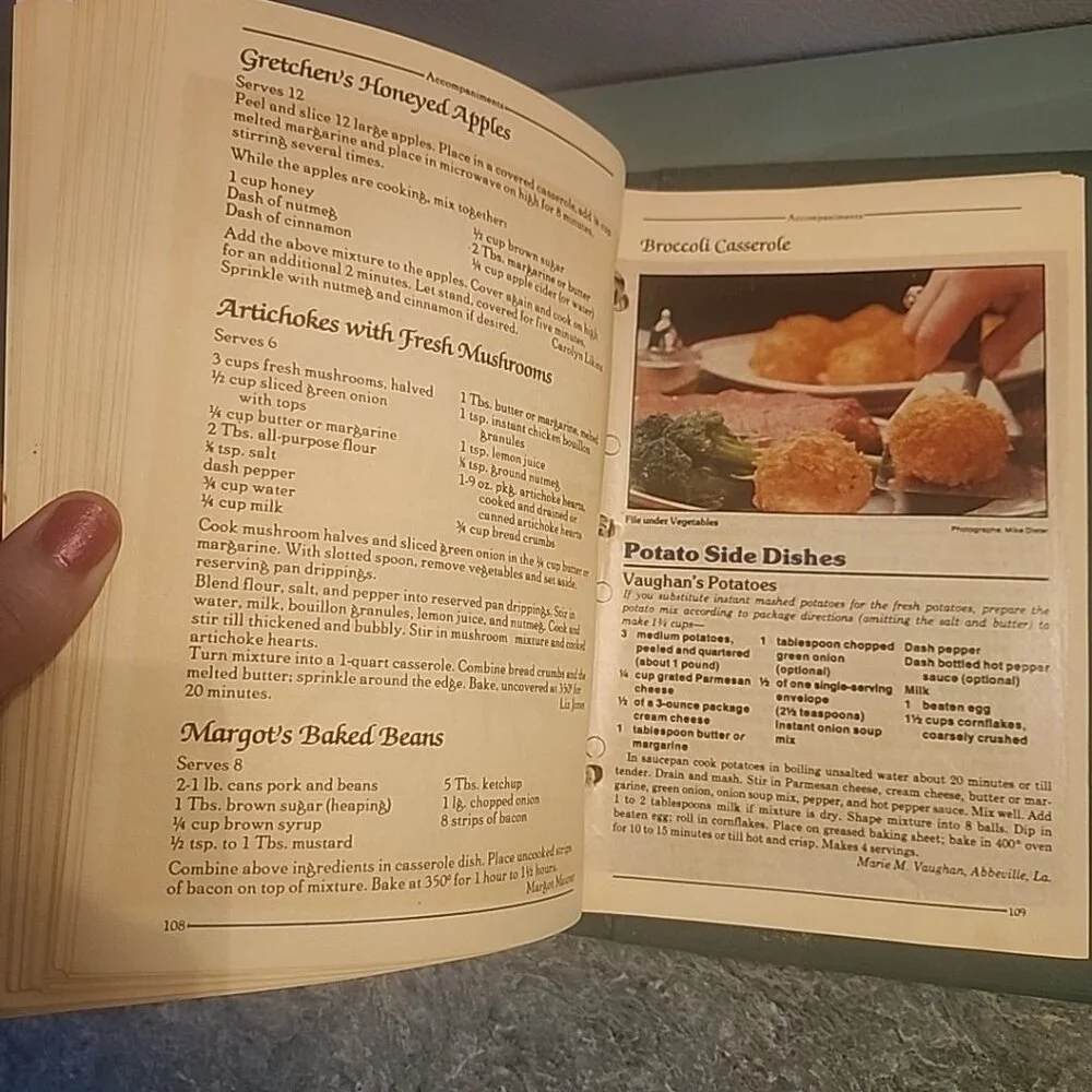 Junior Welfare Cookbook Binder Decatur IL Recipes Vintage 1982 Hardback Cover